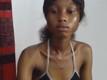 Choco_Petitqueen Chaturbate stream image from December 17, 2024