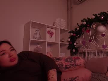 Krissmoss Chaturbate stream image from December 17, 2024