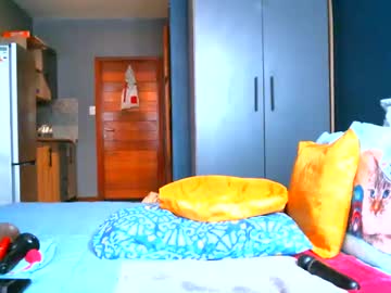 Pearlblu38 Chaturbate stream image from December 17, 2024