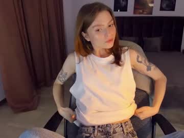Mollydangerous Chaturbate stream image from December 17, 2024