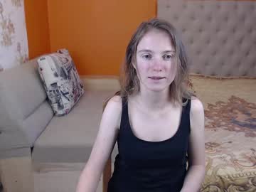 Girl_Summer97 Chaturbate stream image from December 17, 2024