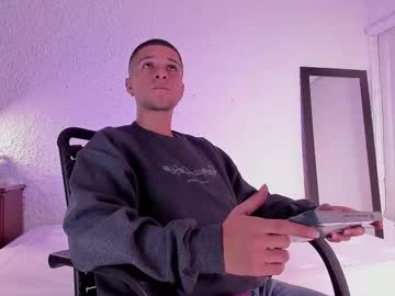 Greyallen Chaturbate stream image from December 17, 2024