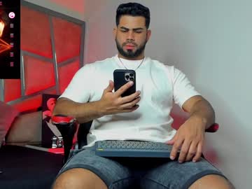 Noahcrux Chaturbate stream image from December 17, 2024