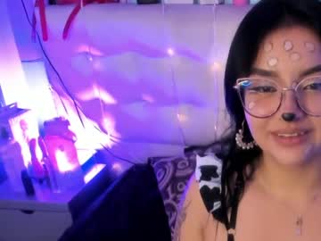Prettyviiolett Chaturbate stream image from December 17, 2024
