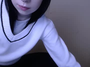 Adelladanger_ Chaturbate stream image from December 17, 2024