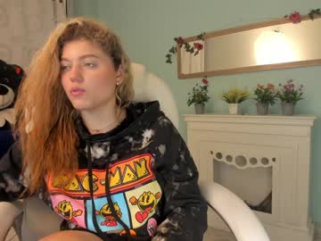 Alaia_Greyy Chaturbate stream image from December 17, 2024
