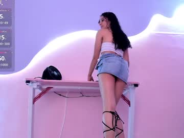 Christiedoutzen Chaturbate stream image from December 17, 2024