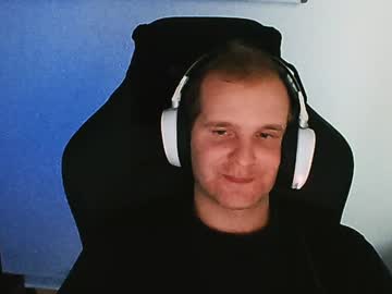 Croissant911 Chaturbate stream image from December 17, 2024