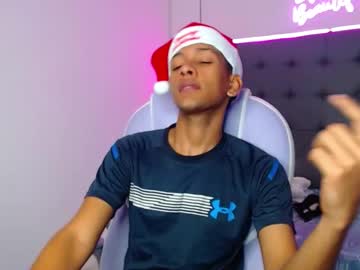 Dereckhardcock Chaturbate stream image from December 17, 2024