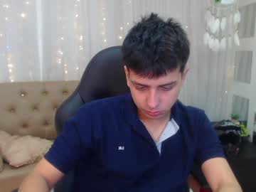 Filipdaviex Chaturbate stream image from December 17, 2024