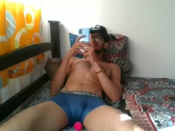 Julfigo Chaturbate stream image from December 17, 2024