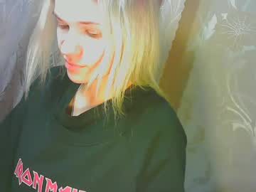 Karolynafox Chaturbate stream image from December 17, 2024
