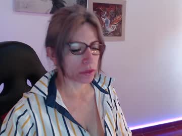 Mature_Hott1 Chaturbate stream image from December 17, 2024