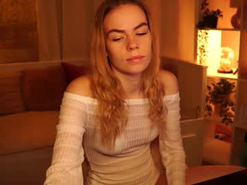 Snowbarbieee Chaturbate stream image from December 17, 2024