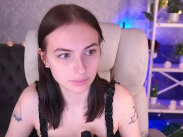 Lunaadreamss Chaturbate stream image from December 17, 2024