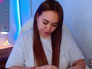 M33li Chaturbate stream image from December 17, 2024