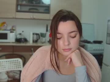Mira_Buttercup Chaturbate stream image from December 17, 2024