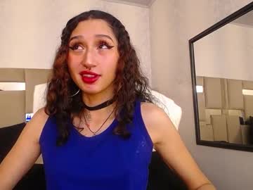 Queenjenn__ Chaturbate stream image from December 17, 2024