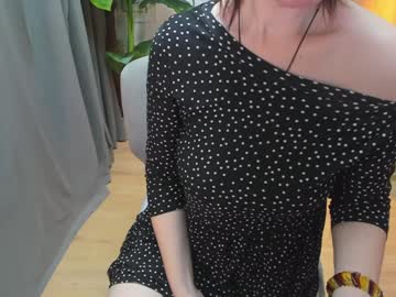 Zoeeast Chaturbate stream image from December 17, 2024
