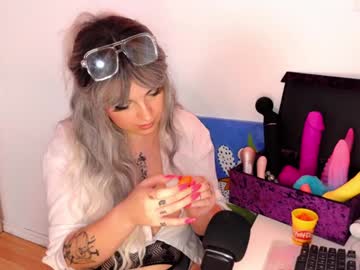 Learaypie Chaturbate stream image from December 17, 2024
