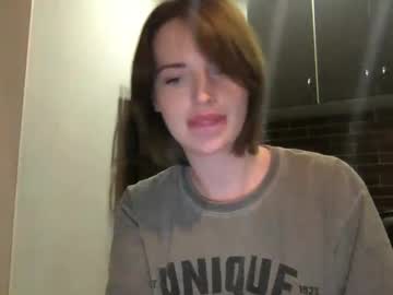 1dove Chaturbate stream image from December 17, 2024