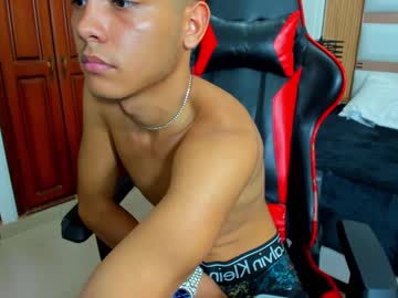 Andrewjhones23 Chaturbate stream image from December 17, 2024