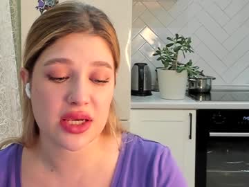 Kylieblond Chaturbate stream image from December 17, 2024