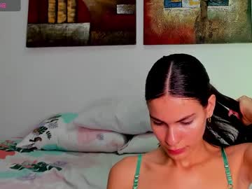Lucianna111 Chaturbate stream image from December 17, 2024