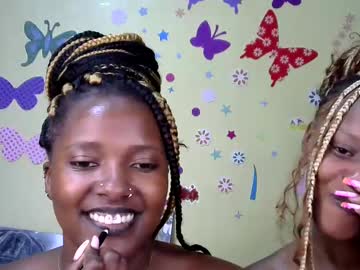 Sexxyezzy_ Chaturbate stream image from December 17, 2024