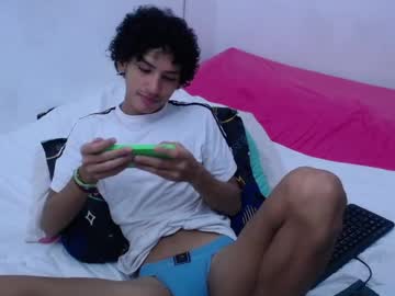 Tayronx33 Chaturbate stream image from December 17, 2024
