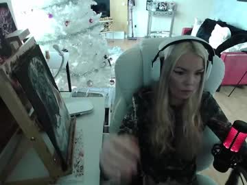 Tinykylie Chaturbate stream image from December 17, 2024