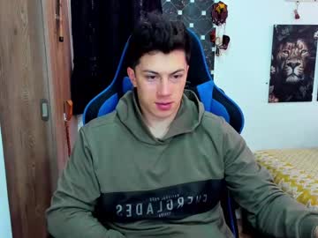 Javiersexymann Chaturbate stream image from December 17, 2024