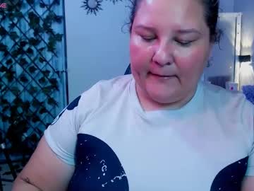 Curvyema Chaturbate stream image from December 17, 2024