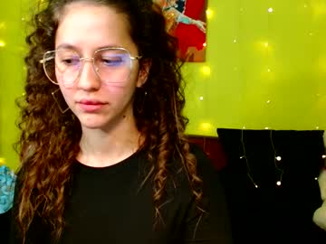 Dinafrittz Chaturbate stream image from December 17, 2024