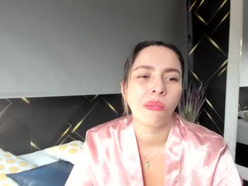 Evelyn_Towers Chaturbate stream image from December 17, 2024