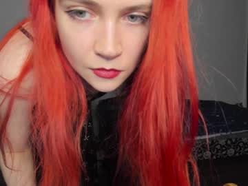 Kitsunemoon Chaturbate stream image from December 17, 2024