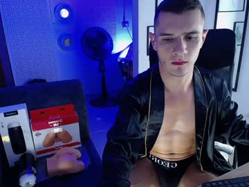 Maxbrucee Chaturbate stream image from December 17, 2024