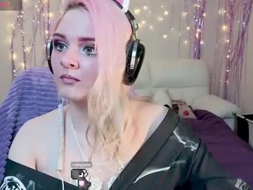 One_Moment_ Chaturbate stream image from December 17, 2024