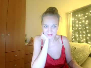 Queen_Vv Chaturbate stream image from December 17, 2024