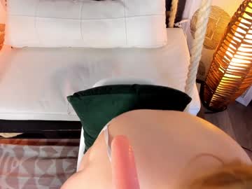 Afrodiitaa__18 Chaturbate stream image from December 17, 2024
