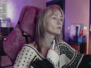 Crstl_Cstls_Glm Chaturbate stream image from December 17, 2024