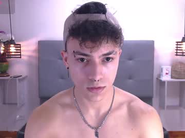 Edutwinkxxx Chaturbate stream image from December 17, 2024