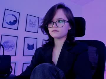 Elainebeness Chaturbate stream image from December 17, 2024