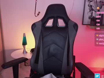 Evasavage Chaturbate stream image from December 17, 2024