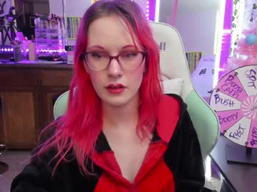 Cheebeezkneez Chaturbate stream image from December 17, 2024