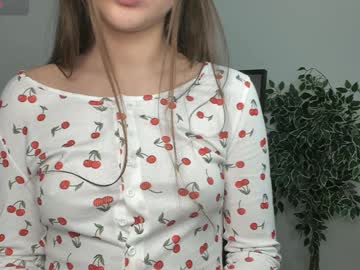 Chloe_Bianca18 Chaturbate stream image from December 17, 2024