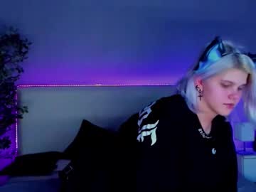 Joannlowe Chaturbate stream image from December 17, 2024