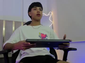 Logan_Tay Chaturbate stream image from December 17, 2024