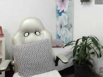 Mom_17 Chaturbate stream image from December 17, 2024