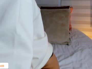 Scarlletfoxx Chaturbate stream image from December 17, 2024